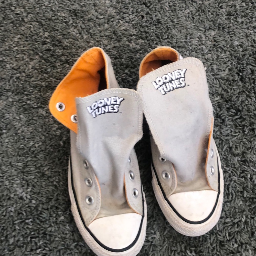 Coverse bugs bunny shoes! ♥︎ - Picture 4 of 4